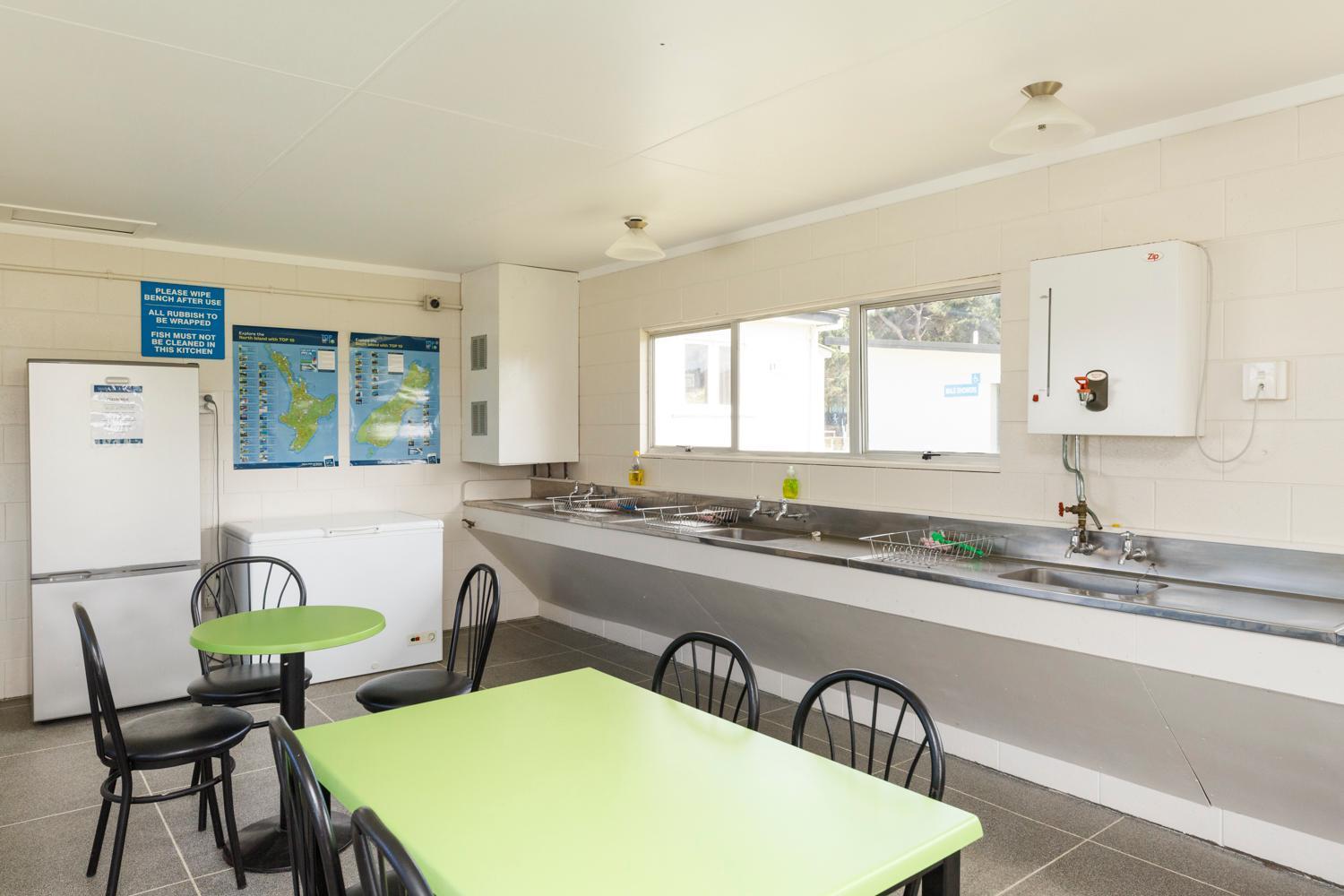 Foxton Beach Holiday Park ภายนอก รูปภาพ