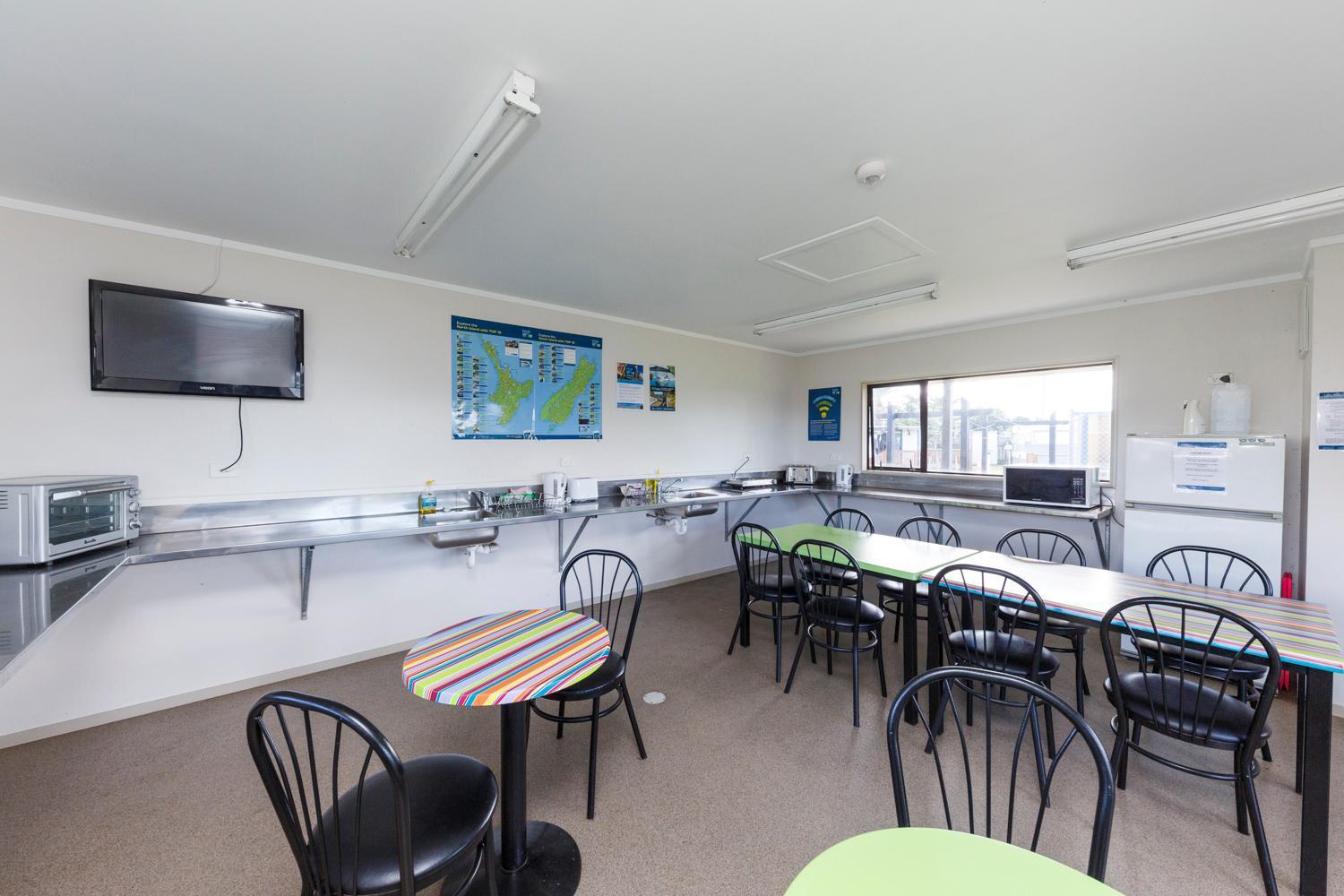 Foxton Beach Holiday Park ภายนอก รูปภาพ