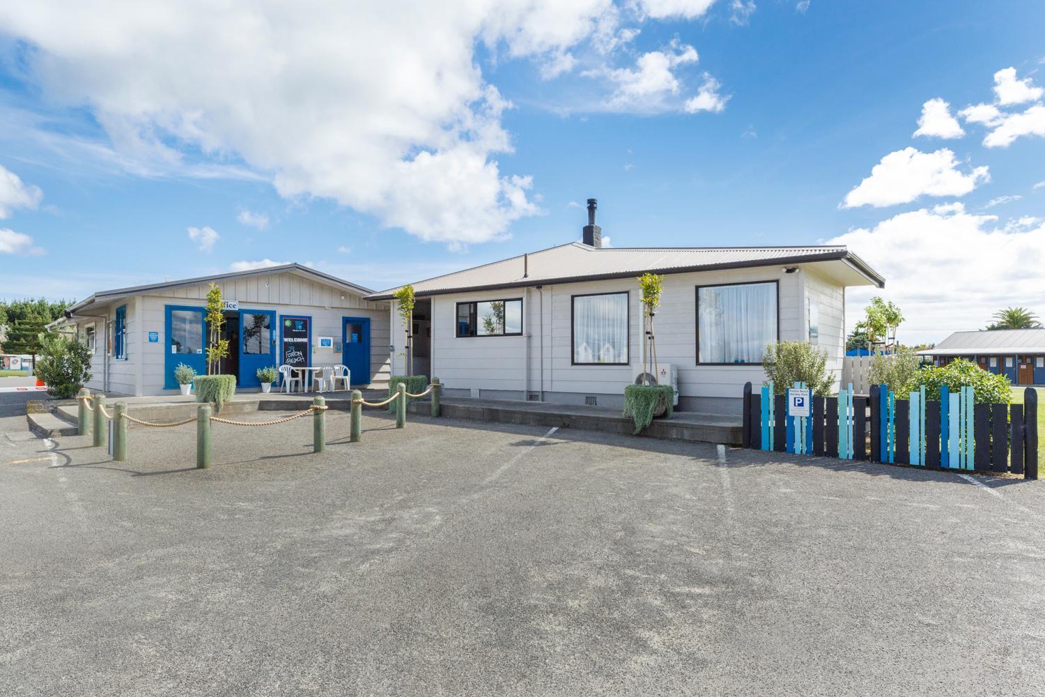 Foxton Beach Holiday Park ภายนอก รูปภาพ