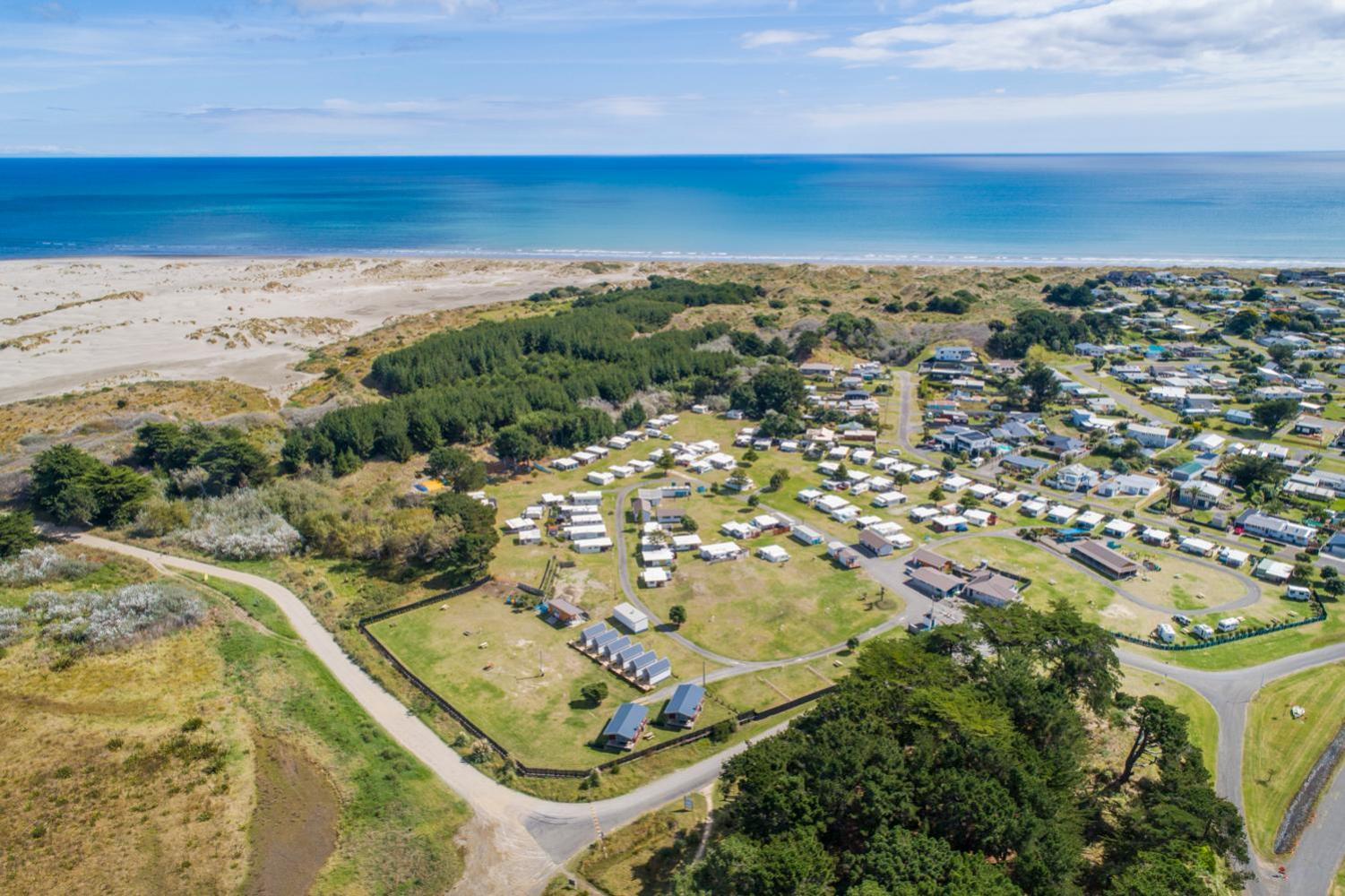 Foxton Beach Holiday Park ภายนอก รูปภาพ