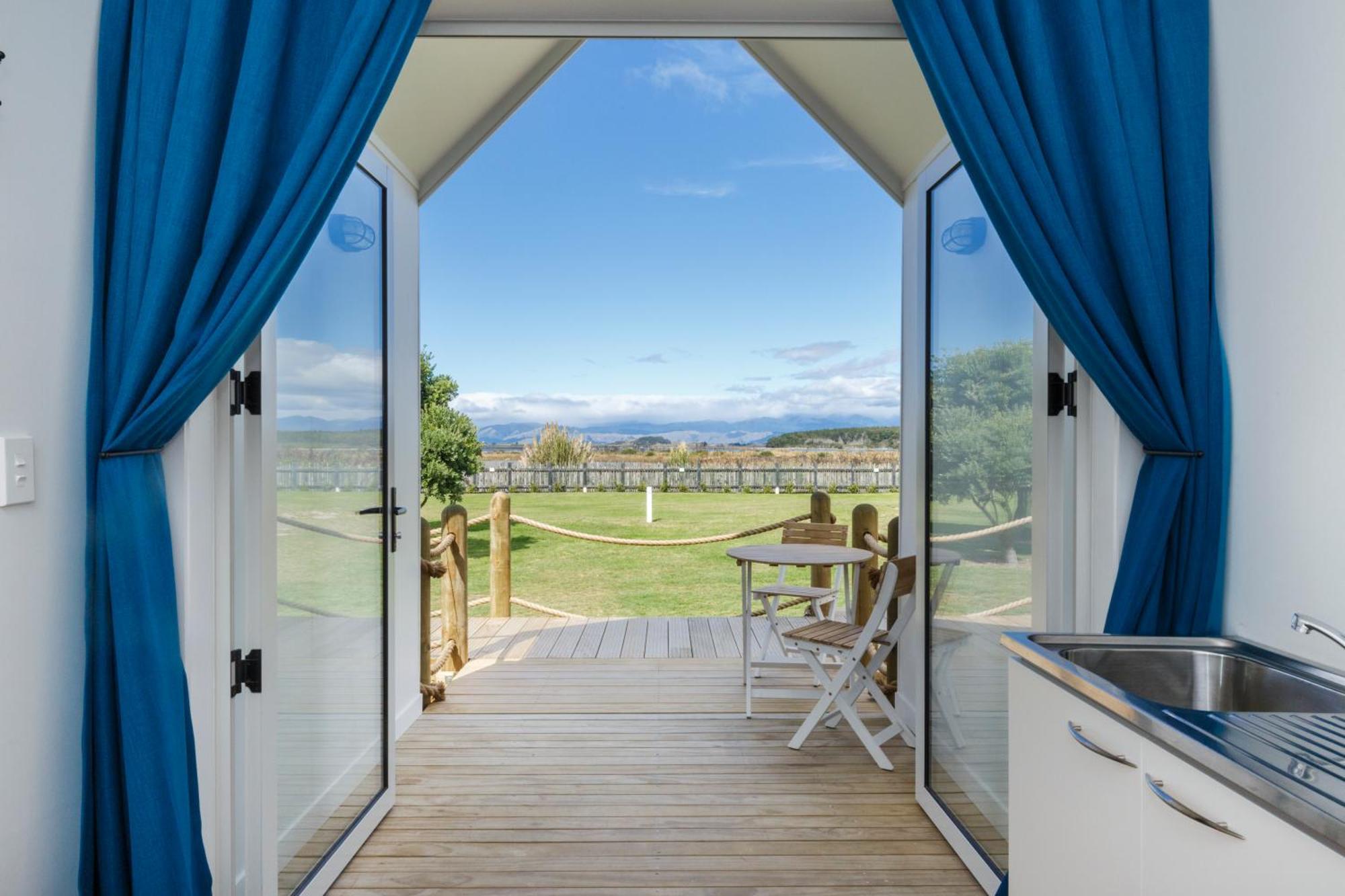 Foxton Beach Holiday Park ภายนอก รูปภาพ