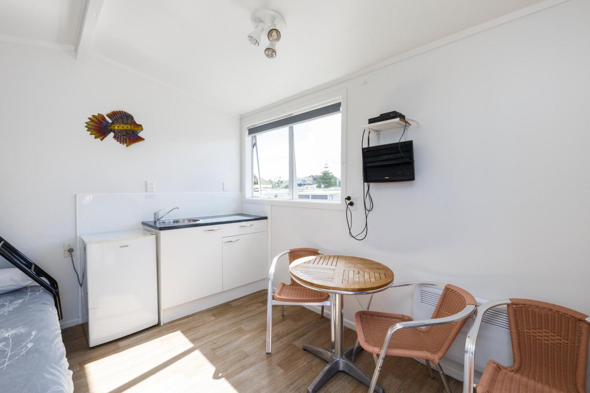 Foxton Beach Holiday Park ภายนอก รูปภาพ