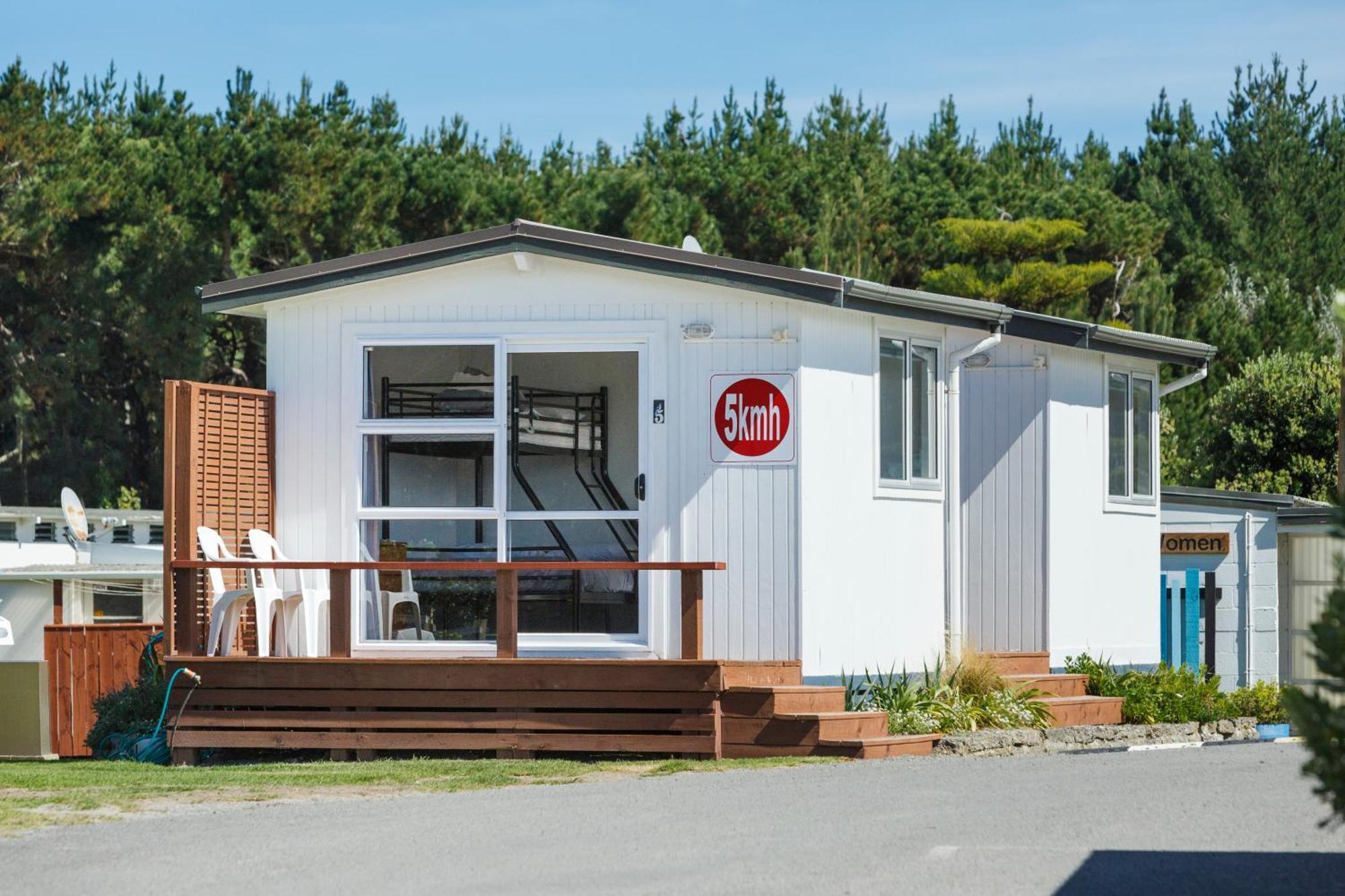 Foxton Beach Holiday Park ภายนอก รูปภาพ