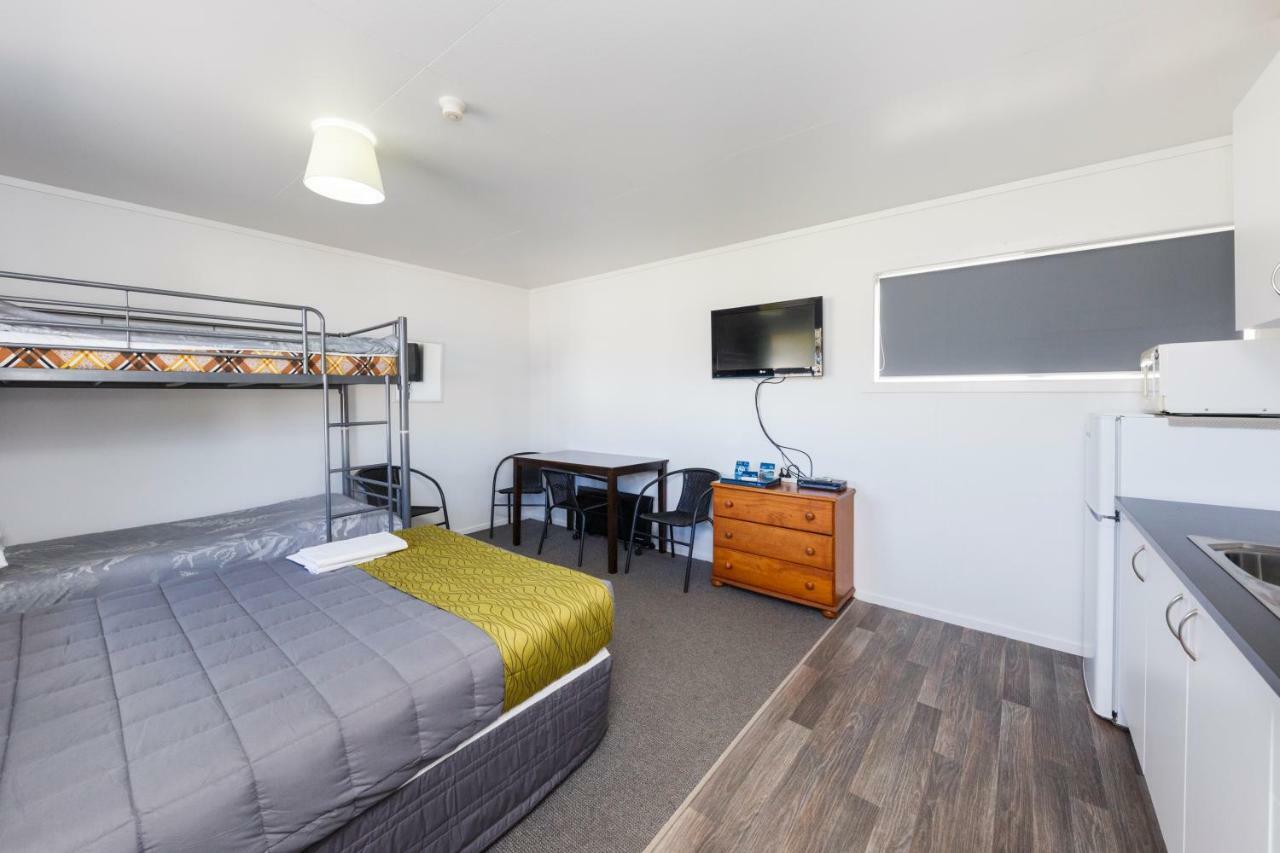 Foxton Beach Holiday Park ภายนอก รูปภาพ