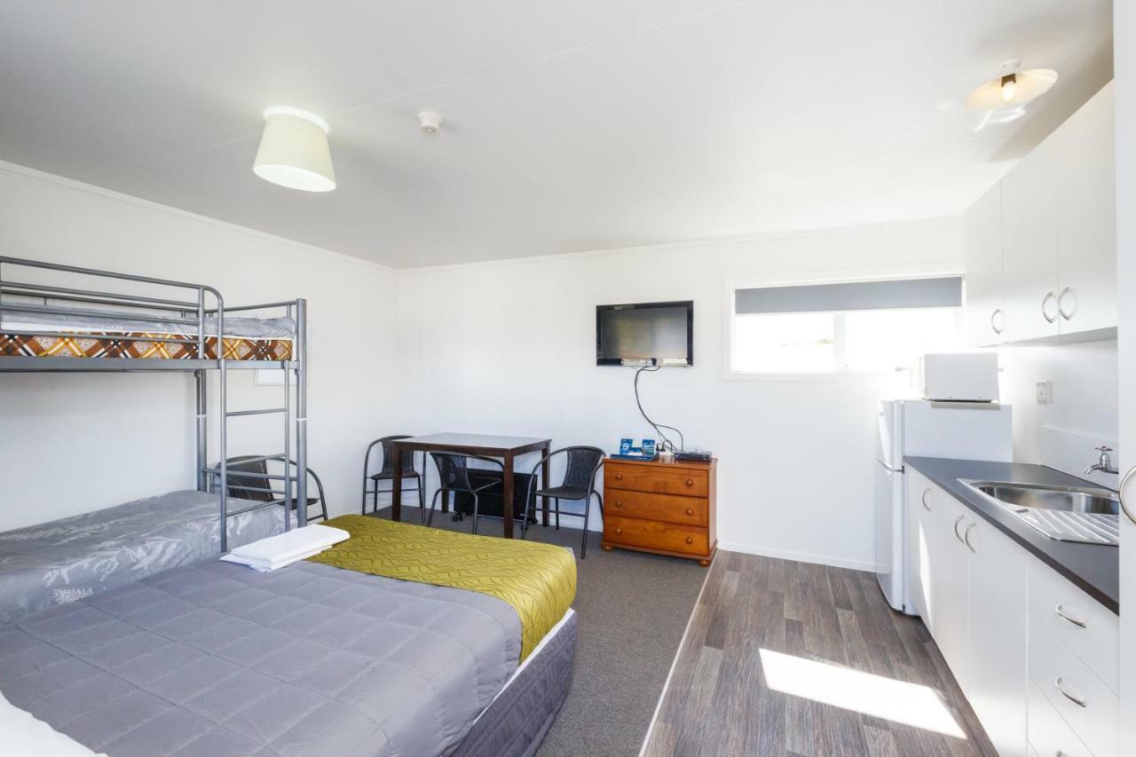 Foxton Beach Holiday Park ภายนอก รูปภาพ