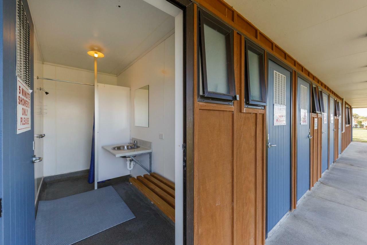 Foxton Beach Holiday Park ภายนอก รูปภาพ
